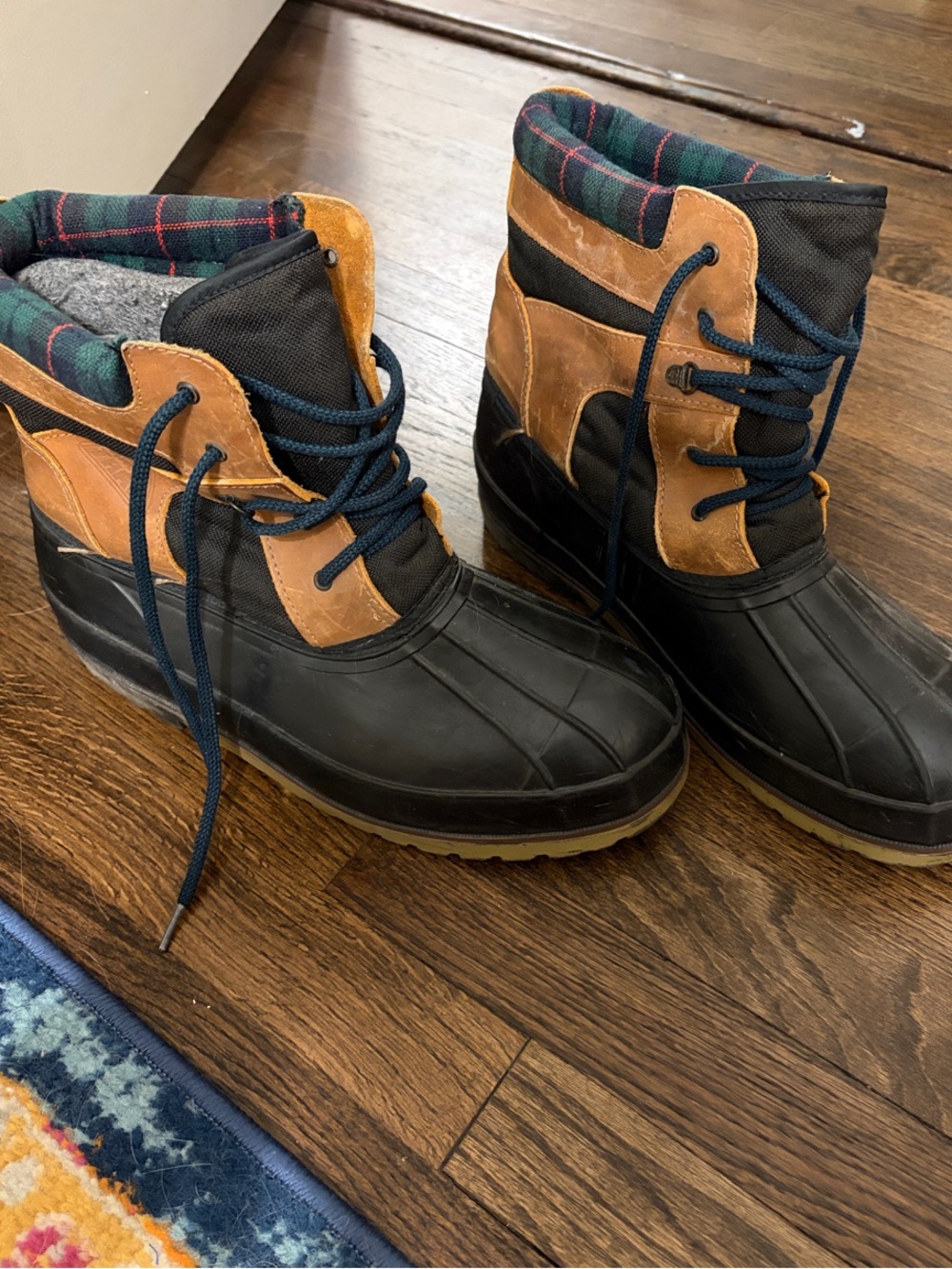 Arctic Trail Men's Black & Brown Waterproof Winter Boots with Navy Laces
